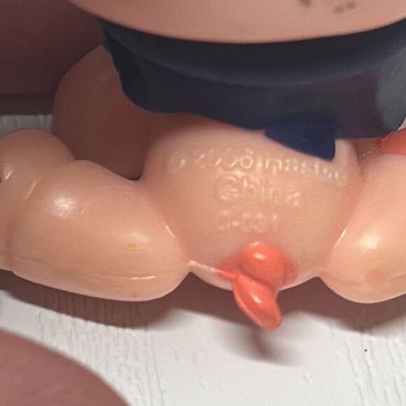 Lot of 7 Misc Mini Figurines Littlest Pet Shop Disney Sofia Shopkins Zuru - Picture 8 of 14